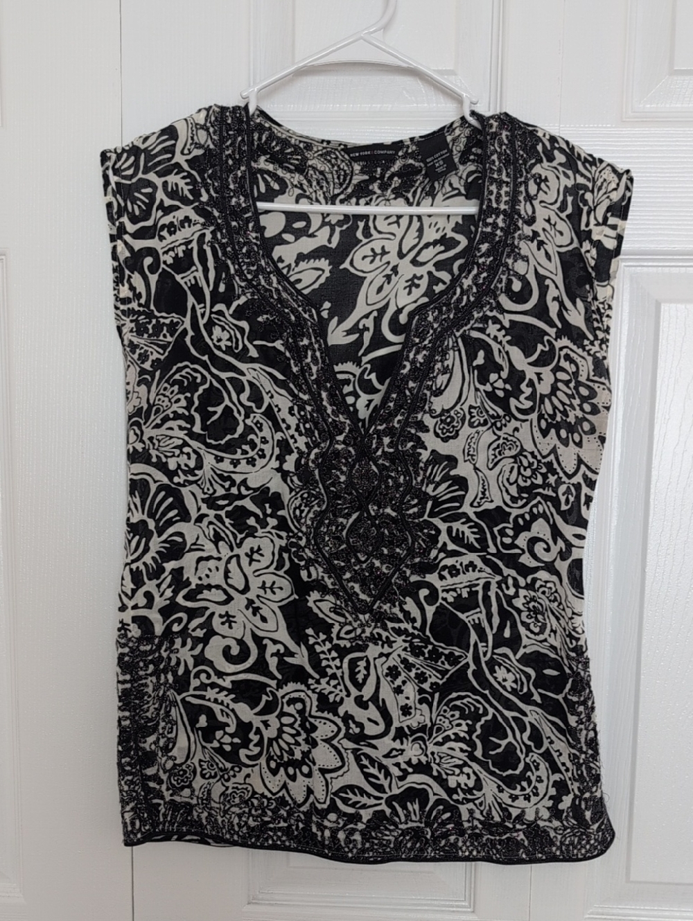 New York & Company Black and White Floral Beaded V-Neck Camisole Top